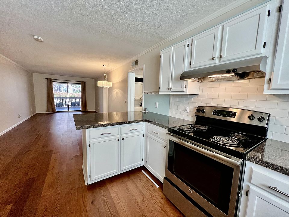 Kitchen with Stainless Steel Appliances & Granite Countertops