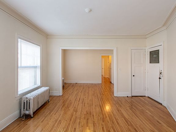 4th image of 1325 W 27th St APT 208