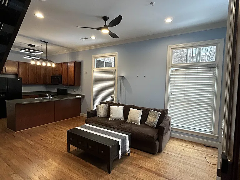 622 N Elm St #H — Photo 5