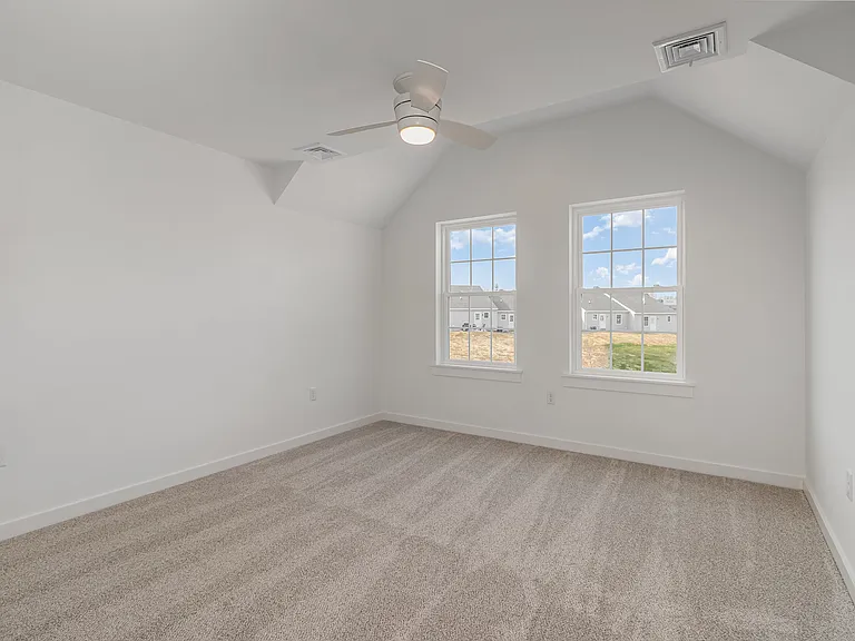 315 Pelham Ct — Photo 17