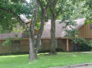 530 Inglewood Dr, Vicksburg, MS 39180