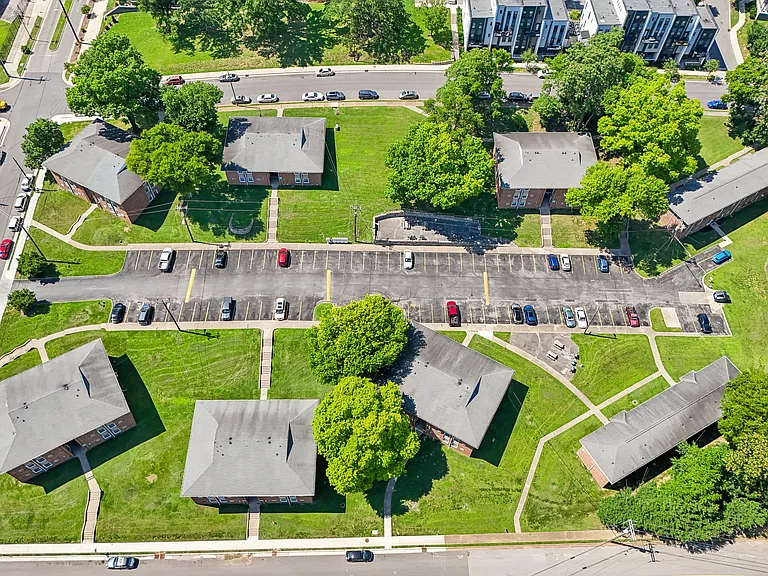Roberts Park Apartments — Photo 43