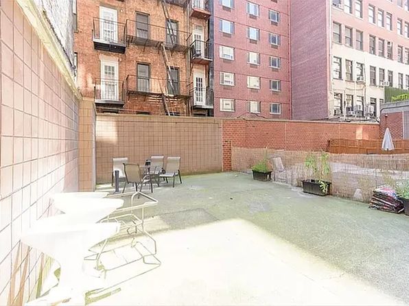 220 E 24th St APT 1H