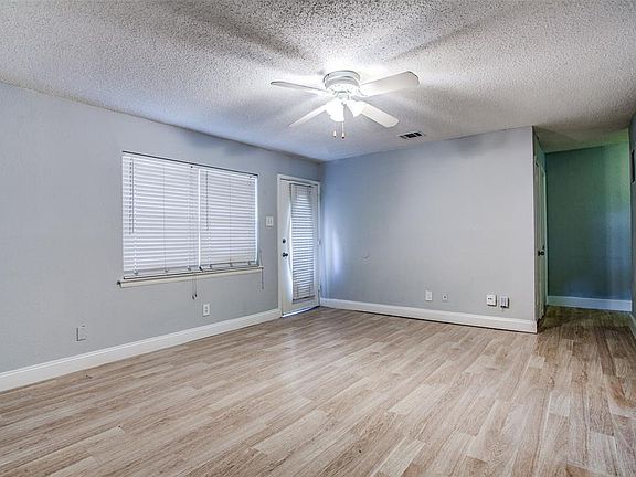 5th image of 513 E Cober Dr