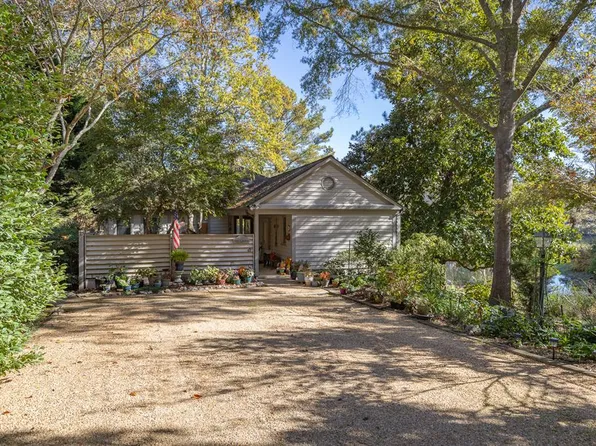 106 Cottage Ln, Irvington, VA 22480