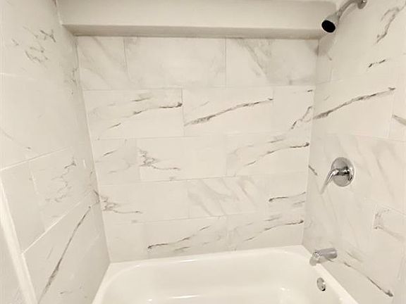 5th image of 408 N Cesar Chavez Blvd #2