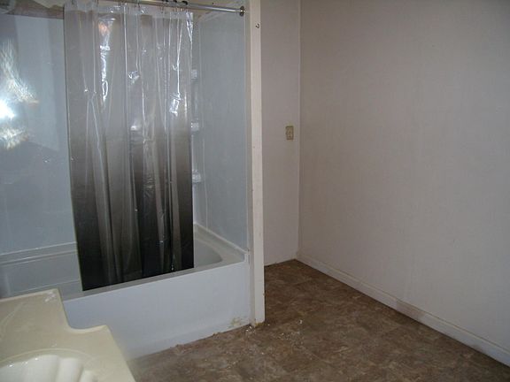 Full Bath - Tub/shower and sink