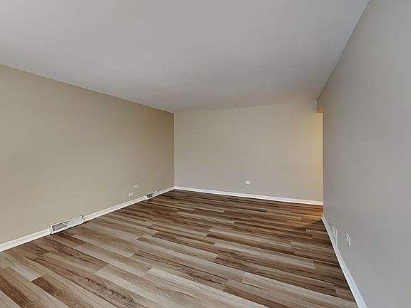 4th image of 17379 Oleander Ave