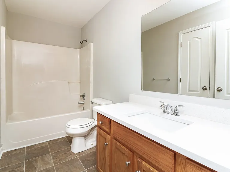 82 Brookvalley Ct W — Photo 16