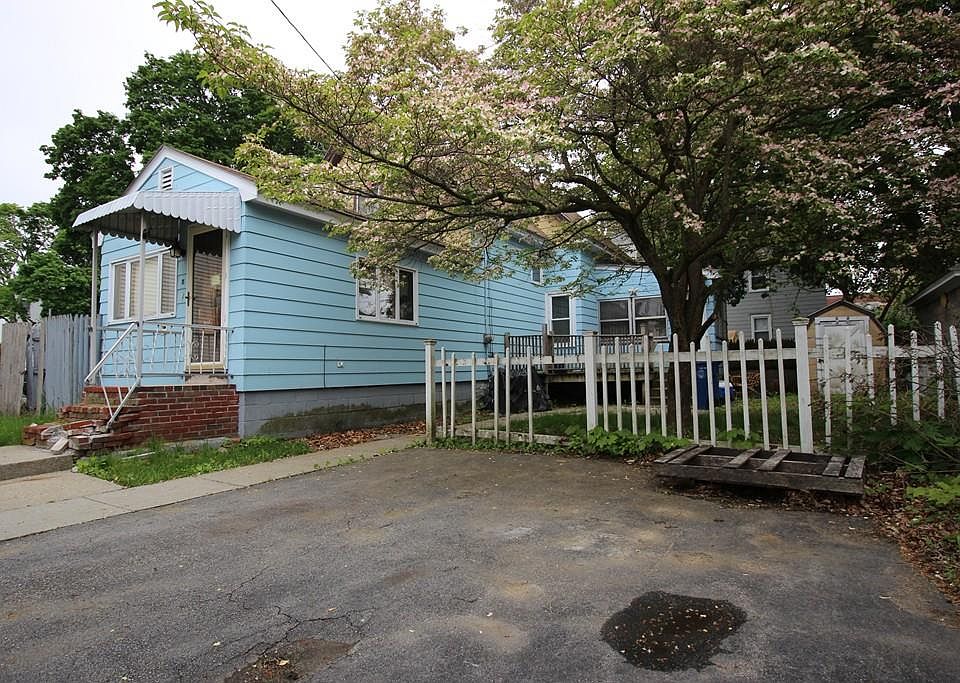 2nd image of 18 Farley St