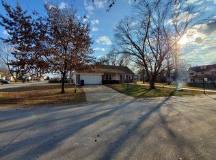 37 W Sunny Side Dr, Saint Peters, MO 63376