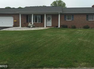 604 Kittatinny Dr, Chambersburg, PA 17202