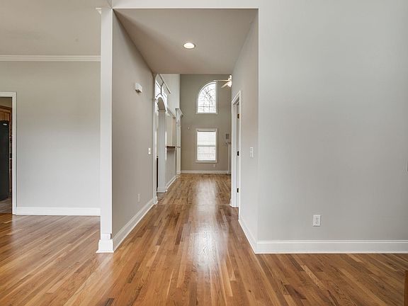 4th image of 1327 Dunraven Dr