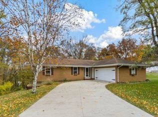 729 Highcrest Rd, Dixon, IL 61021