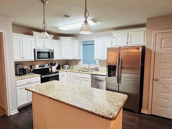 4th image of 811 Crittenden Blvd