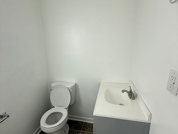 4th image of 615 Calhoun St