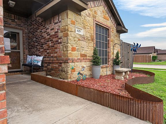 3rd image of 629 E Sheila Cir
