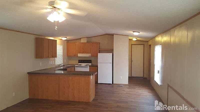 2nd image of 1327 Windmill Trl