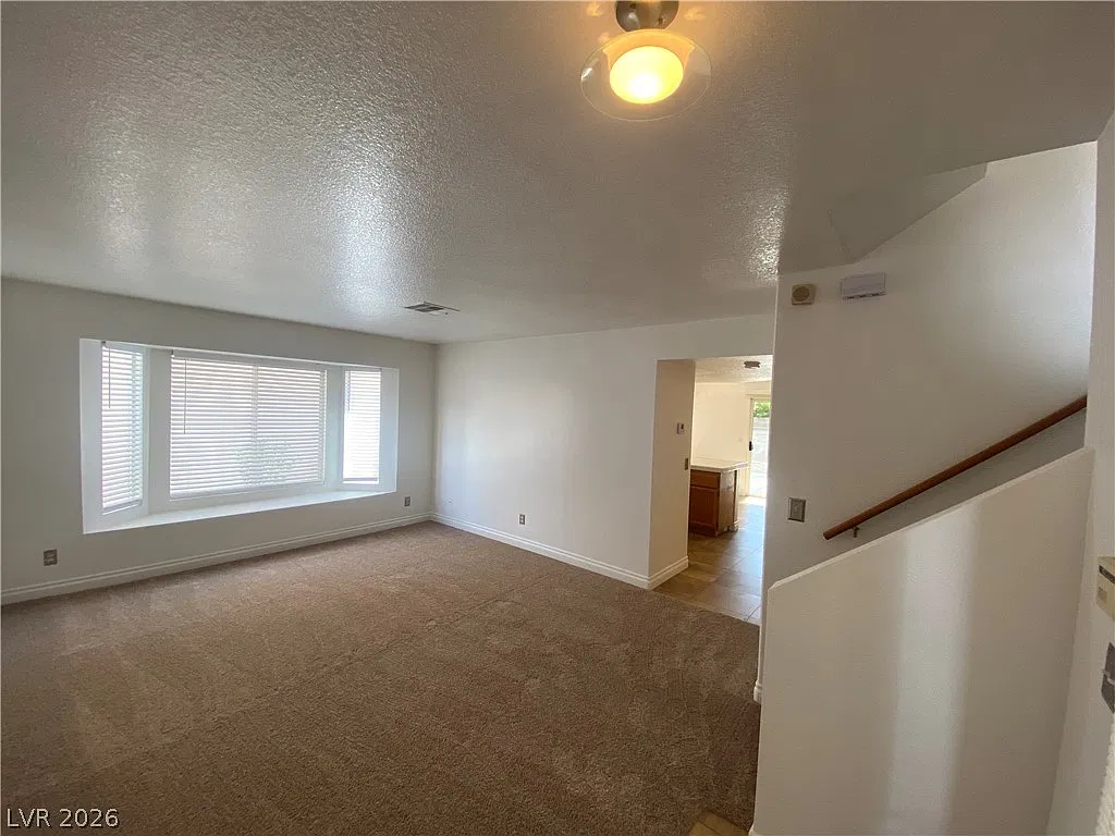 3 bed, 2.5 bath, 1657 sqft, $2,100 — Photo 4