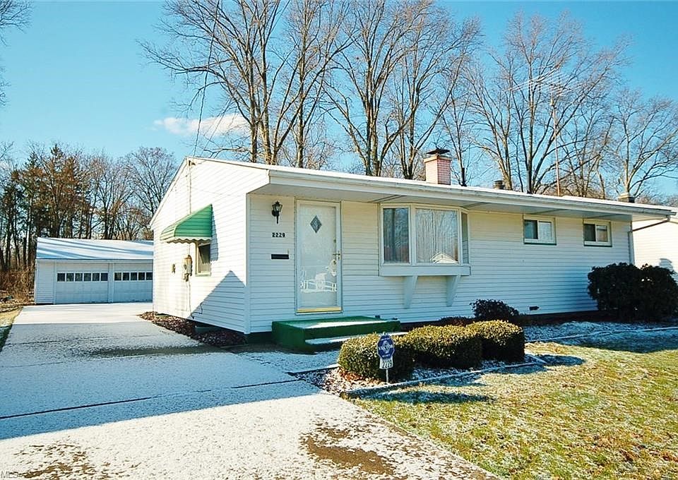 1st image of 2229 Parkwood Dr NW