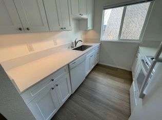 510 N 47th St APT 4, Seattle, WA 98103