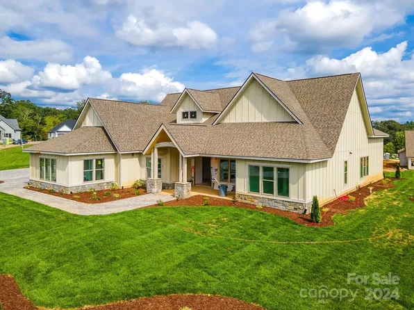 480 Daniel Circle Dr #79, Mills River, NC 28759