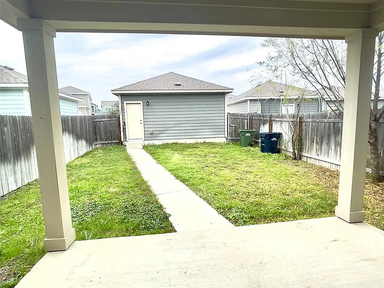 1725 Fountain Bridge Dr — Photo 27