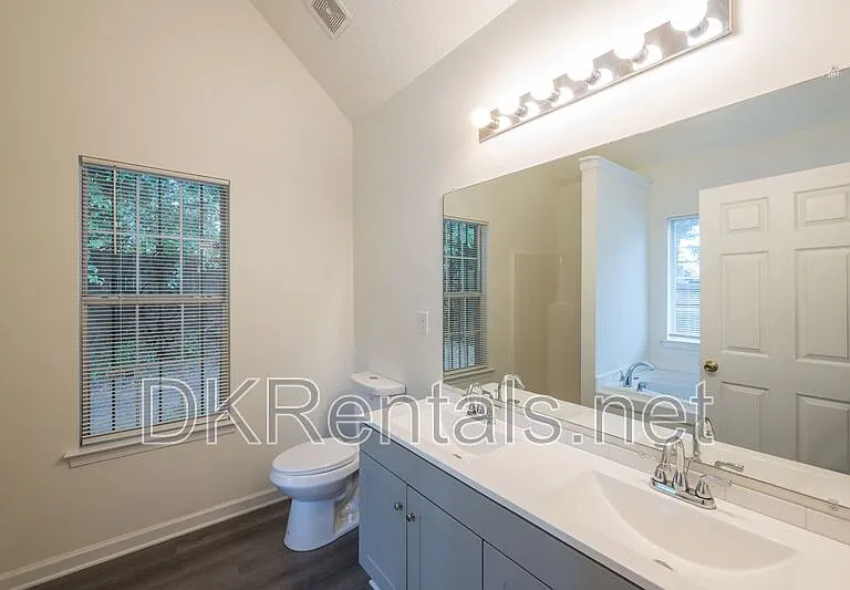5689 Isleworth Way — Photo 17