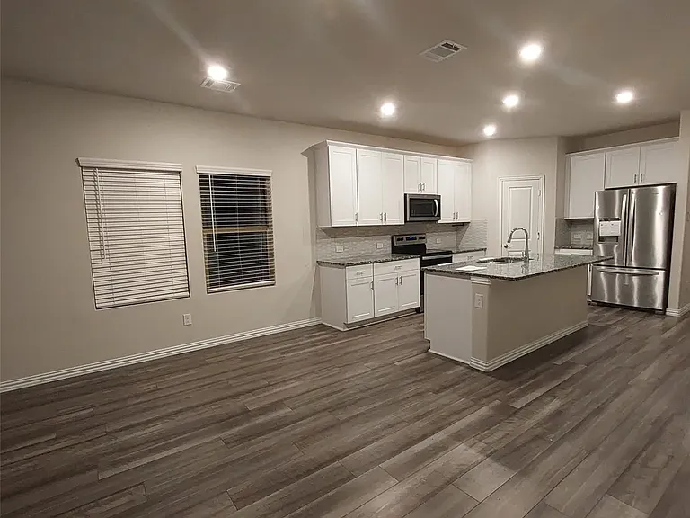 6004 Bailey Way — Photo 3