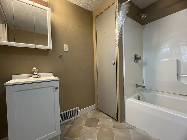 2230 Francis St — Photo 20
