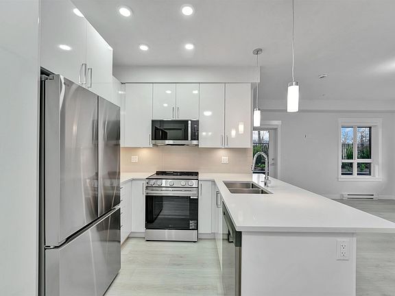 4th image of 33886 Pine St #118