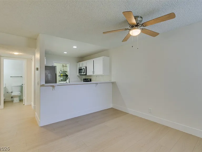 1800 Edmond St #124 — Photo 24