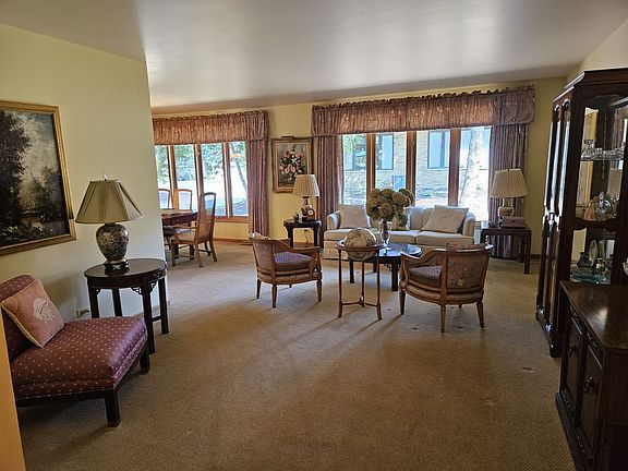 3rd image of 77 Castle Rock Ln
