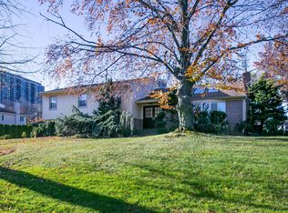 5 Lake Rd W, Great Neck, NY 11020