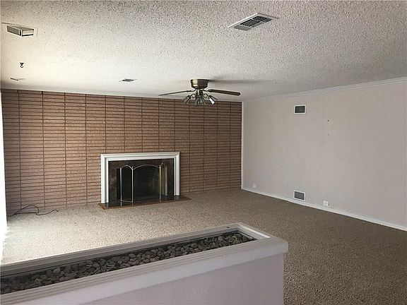 5th image of 1006 E Lindsey St