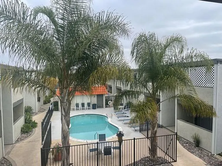 Cordova Apartments — Photo 16