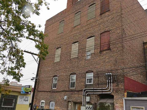 3rd image of 1200 & 1202 Ludington St