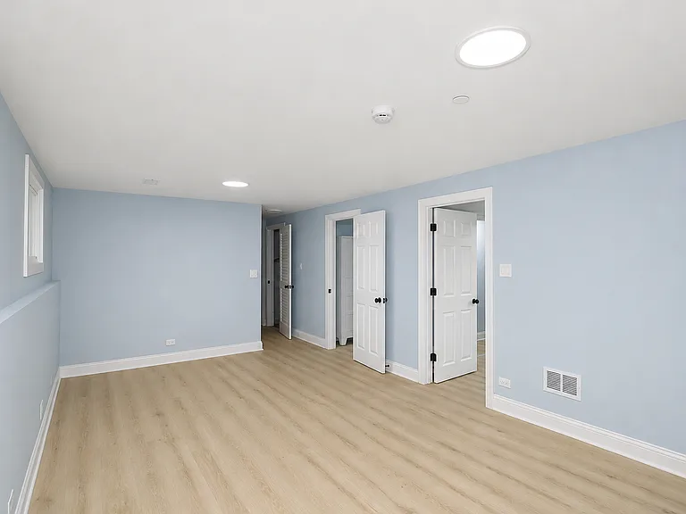 Glenwood Ln — Photo 17
