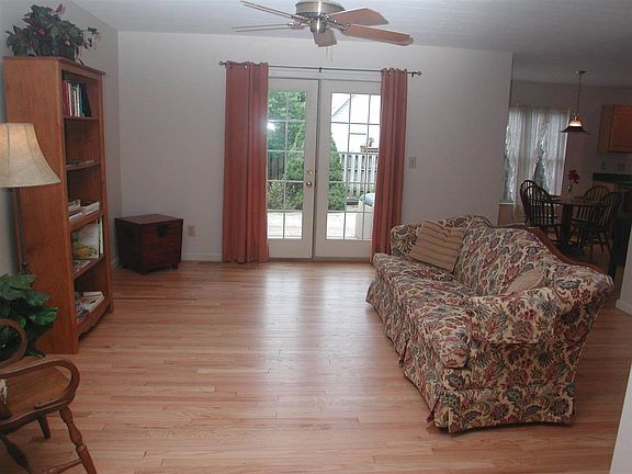 5th image of 601 W Glen Arbor Way