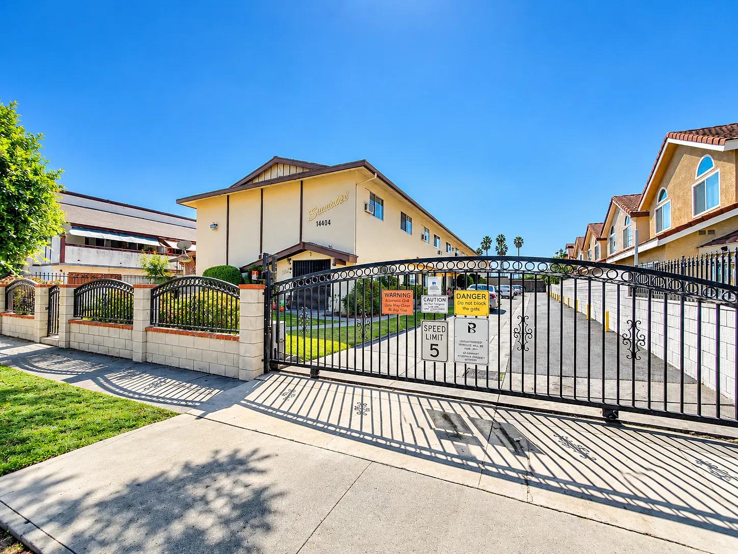 3 bed, 1.5 bath, 1046 sqft, $2,400 — Photo 1