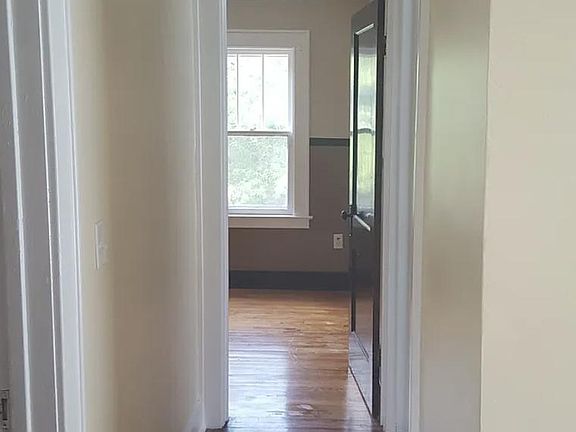 3rd image of 176 Wiman Ave