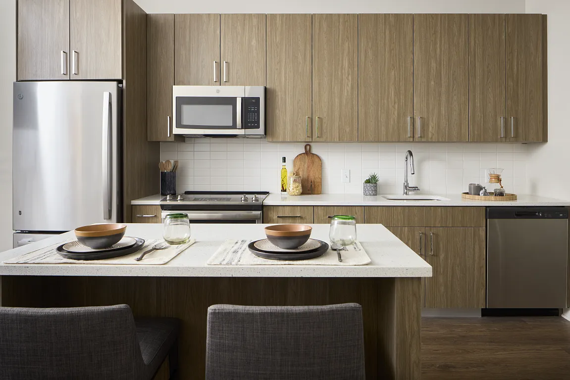 Sloan Clarendon — Photo 1