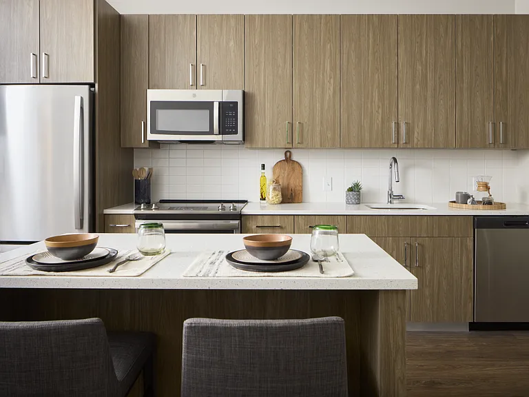 Sloan Clarendon — Photo 1