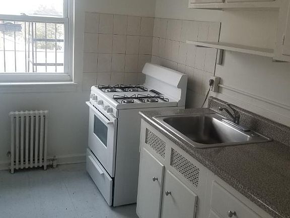 3rd image of 260 Broad Ave #B8