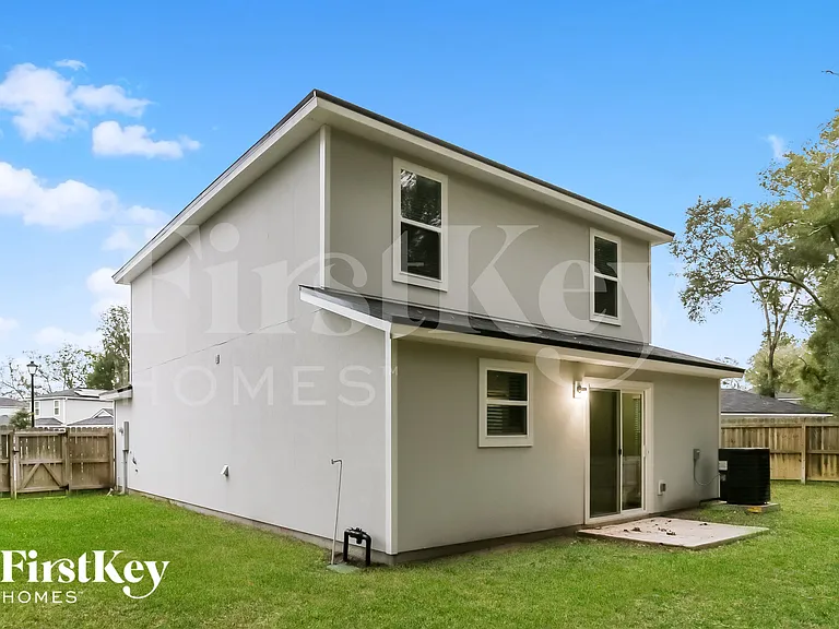 8303 Thor St — Photo 14