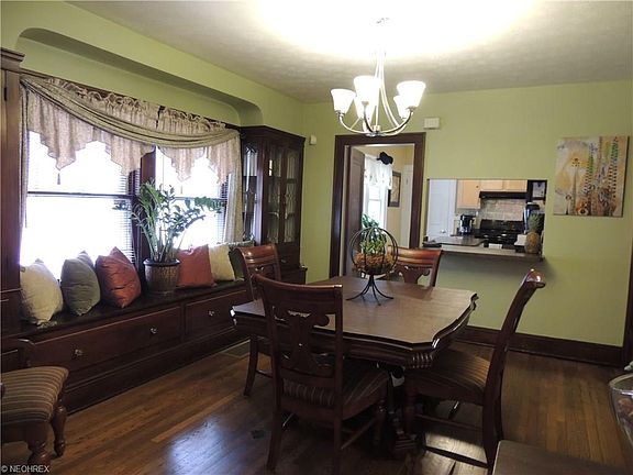 5th image of 8223 Vineyard Ave