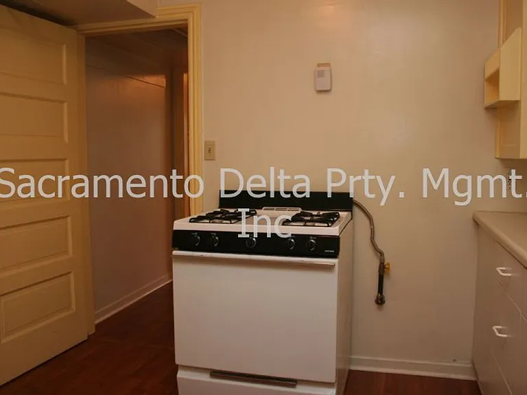 1712 F St #4 — Photo 15