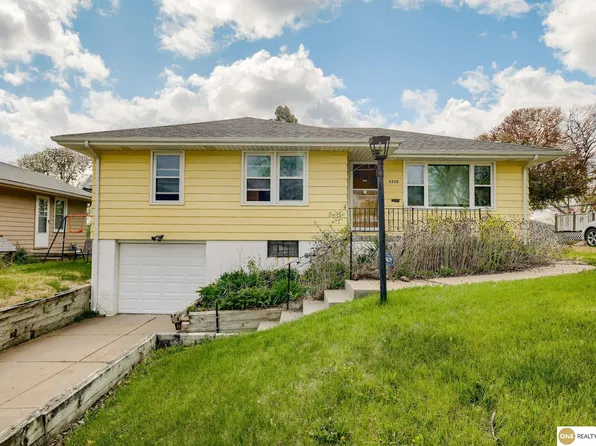 5329 N 45th St, Omaha, NE 68104