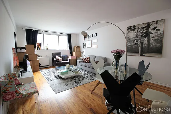 Rented by City Connections Realty | media 2