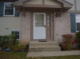 314 Birchwood Ct, Vernon Hills, IL 60061